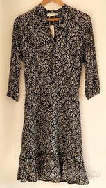 Abito a trapezio con stampa floreale di Mango.