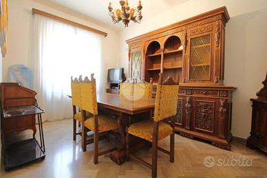 CASA SEMINDIPENDENTE A VERNIO