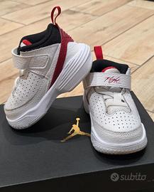 sneakers bimbo Jordan taglia 21 