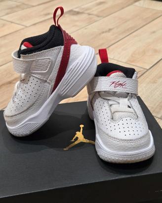 sneakers bimbo Jordan taglia 21 