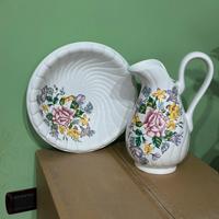 Brocca e catinella in porcellana.