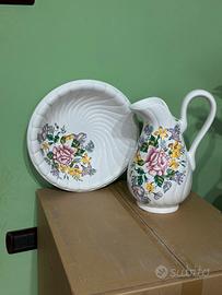 Brocca e catinella in porcellana.