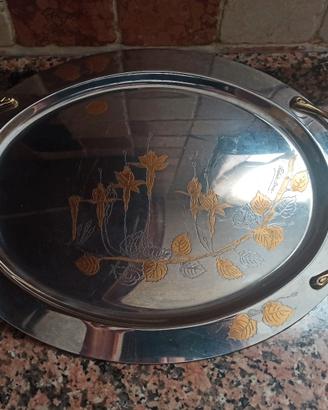 Vassoio ovale in acciaio con decori dorati