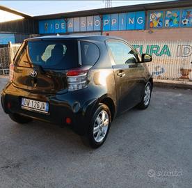 Toyota iQ