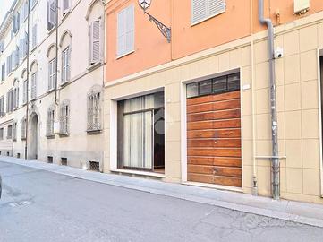 NEGOZIO A REGGIO NELL'EMILIA