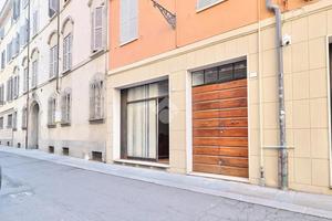 NEGOZIO A REGGIO NELL'EMILIA