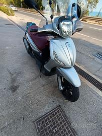 Piaggio Beverly 350