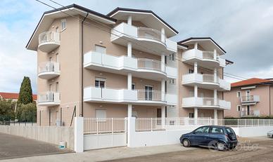 Trilocale via Raffaello Sanzio 66, Centro, San Vit