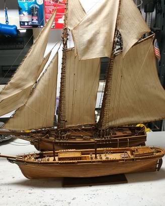 MODELLISMO BARCA A VELA FLYING FISH DELLA COREL