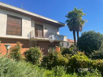 VILLA SINGOLA A CARDANO AL CAMPO