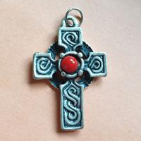 Ciondolo croce celtica fatto a mano