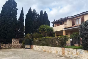 Villetta bifamiliare 120 mq con giardino