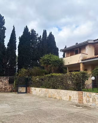 Villetta bifamiliare 120 mq con giardino