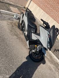 Kymco AK550