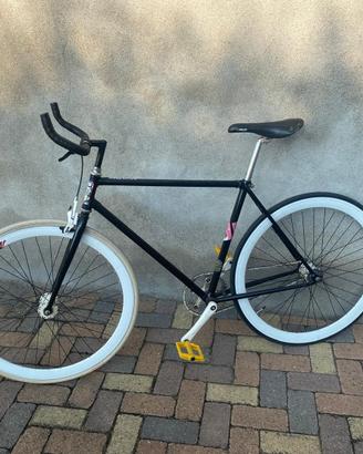 Bici scatto fisso