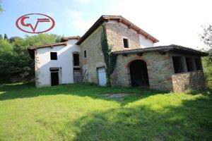 Rustico / Casale di 325 m² con più di 5 locali a T