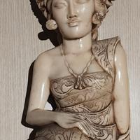 Statua vintage ballerina indonesiana