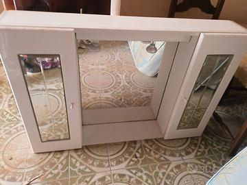 Mobiletto sospeso bagno