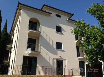 P4343 - Appartamento vista lago, con due camere ed