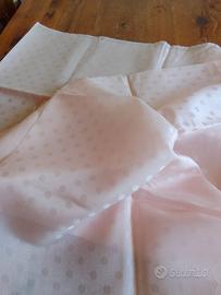 Tessuto in organza a pois