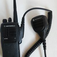 radio UHF motorola GP340 con microfono