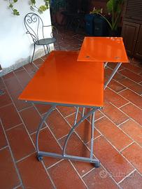 Scrivania per computer.
