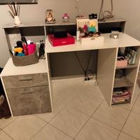 Scrivania e seggiolina