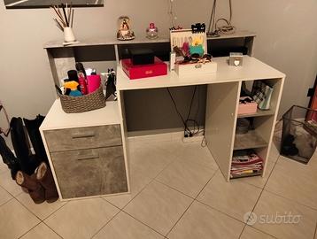 Scrivania e seggiolina