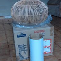 Lampada da soffitto in vimini numero tre.