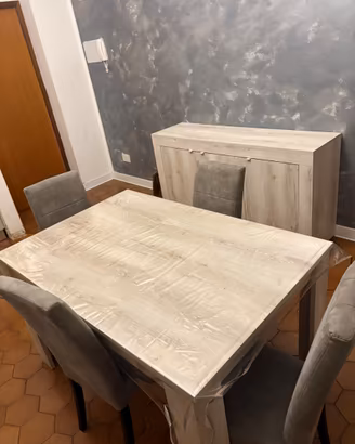 Tavolo allungabile + 4 sedie