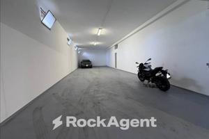 POSSIBILITÀ DI PARCHEGGIARE FINO A 6 AUTO!