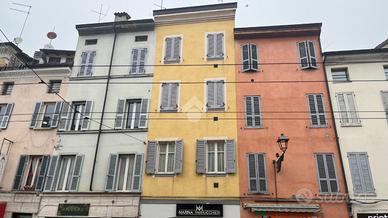 2 LOCALI A PARMA