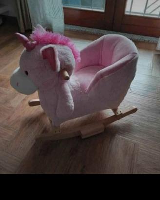 Dondolo unicorno 