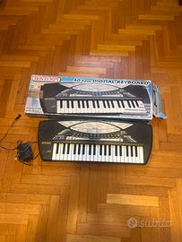 Pianola con presa elettrica