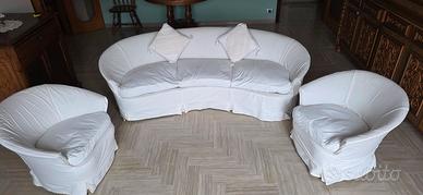 Divano 3 posti + 2 poltroncine