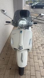 Vespa super sport 300