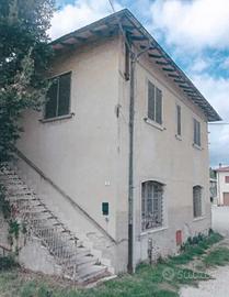 Appartamento + più locale commerciale