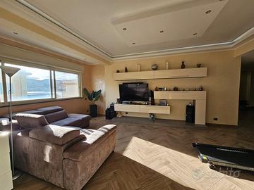 Ganzirri, rifinito appartamento con terrazzo