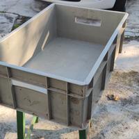 cassetta plastica grigia 