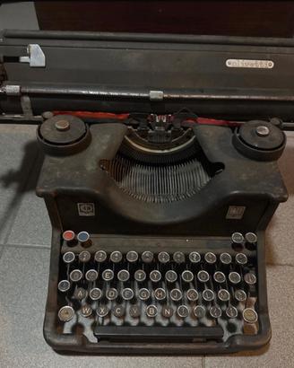 Macchina da scrivere Vintage Olvetti M40