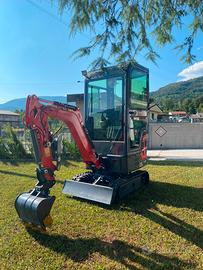 Mini escavatore 15 q con accessori