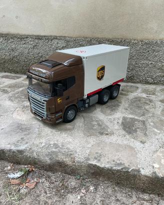 Camion Scania Super 560R UPS Bruder