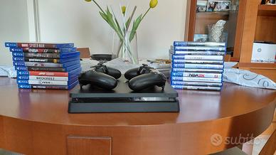 Playstation 4 slim+  due controller e vari giochi 