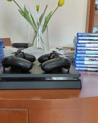 Playstation 4 slim+  due controller e vari giochi 