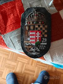 stemma di Bratislava in legno dipinto a mano