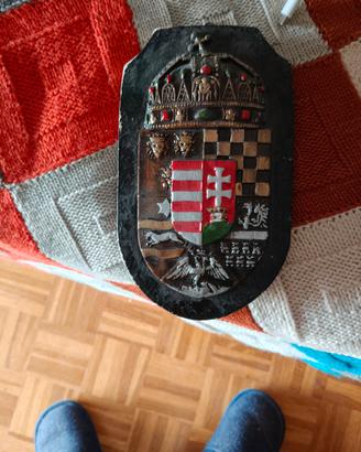 stemma di Bratislava in legno dipinto a mano