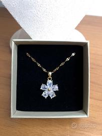 Collana a forma di fiore