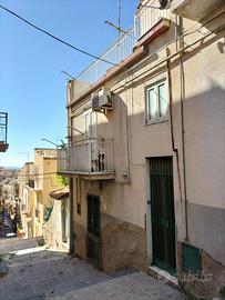 Casa posto su due piani via redentore