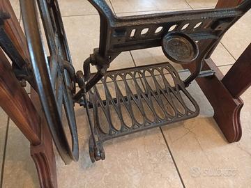 Supporto per macchina da cucire