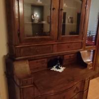 Vetrina antica con scrittoio